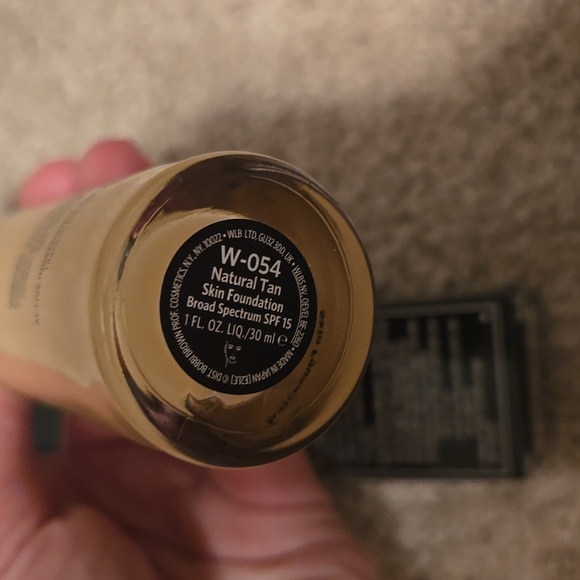 2 Bobbi Brown Skin Foundations - Picture 3 of 6